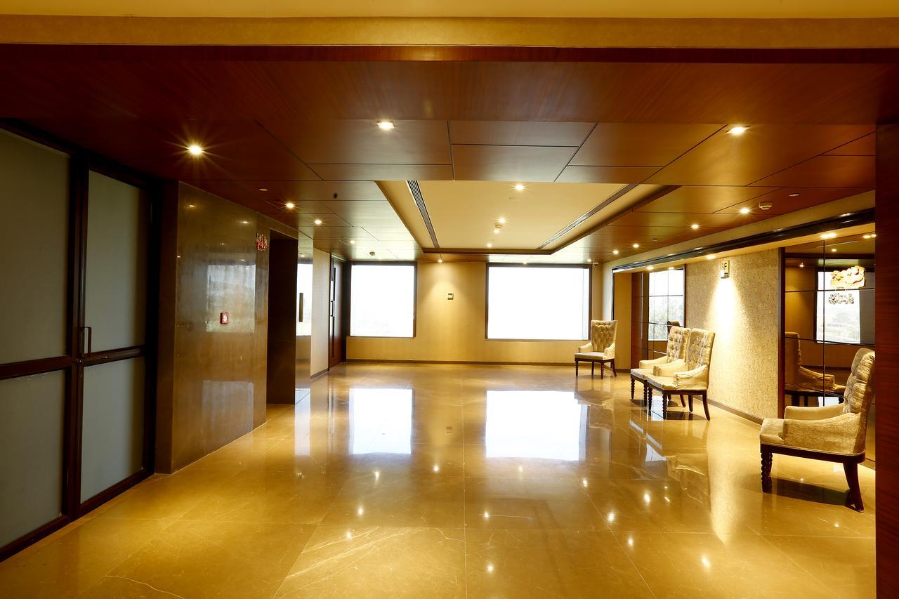 布鲁公园酒店 索尼帕特 外观 照片