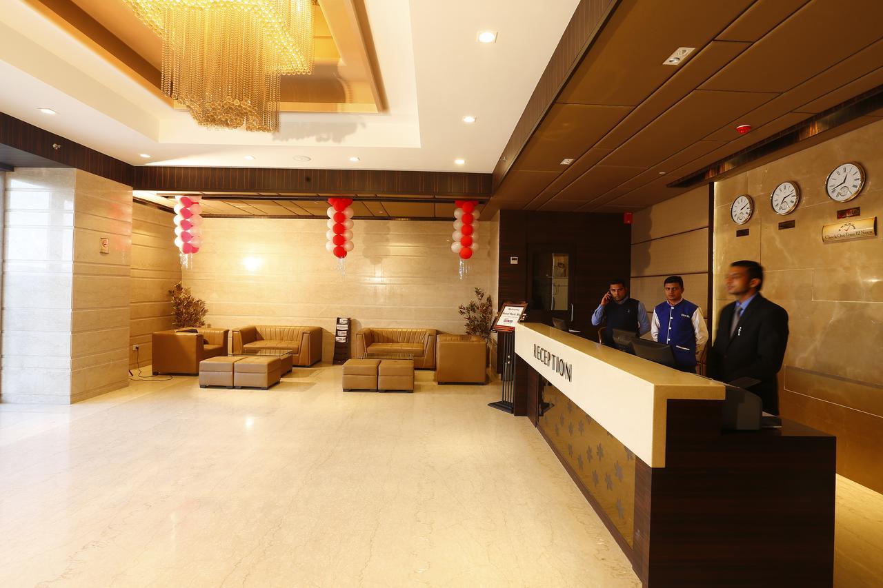 布鲁公园酒店 索尼帕特 外观 照片