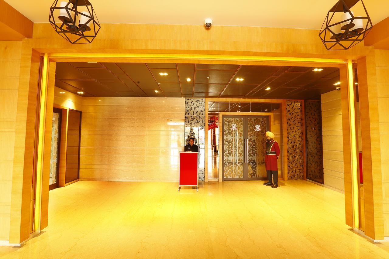 布鲁公园酒店 索尼帕特 外观 照片